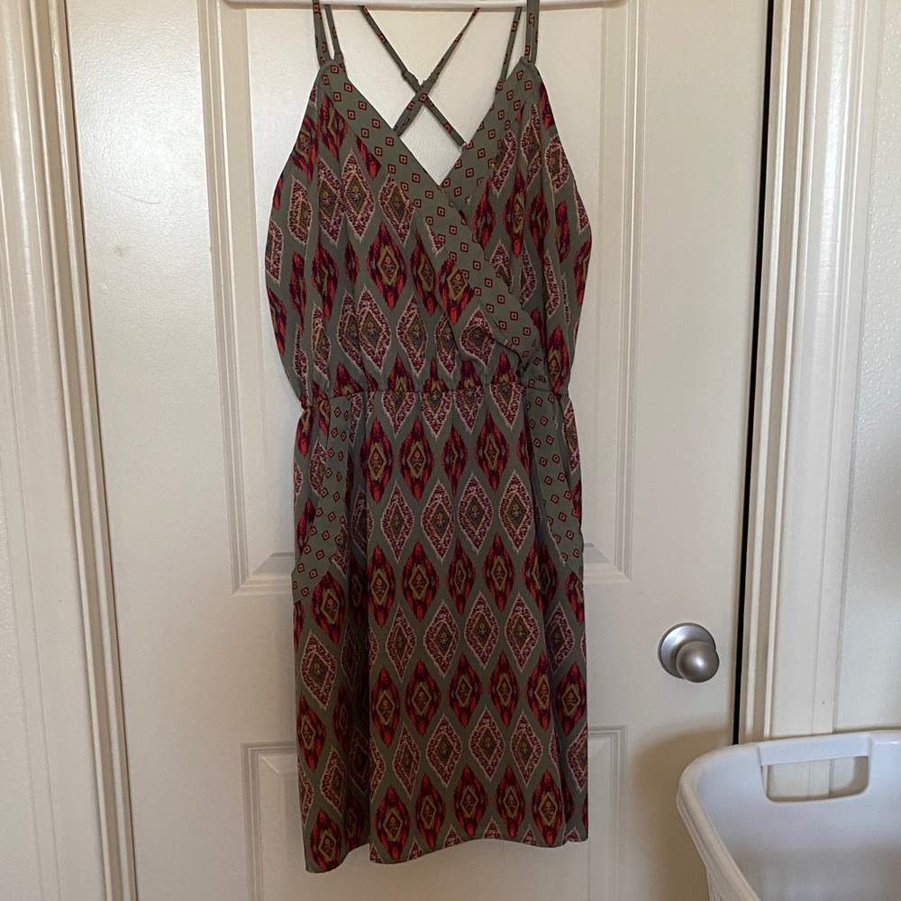 Xhilaration Gray and Red Patterned Midi Dress with pockets